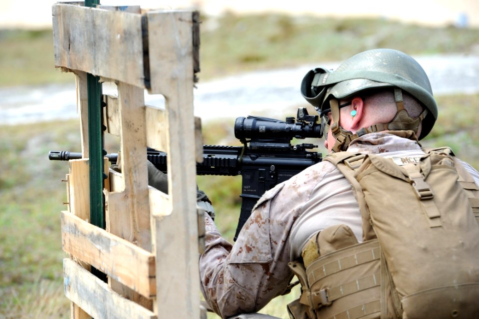 FAST Marine training on Guam 160128-N-ZB122-006