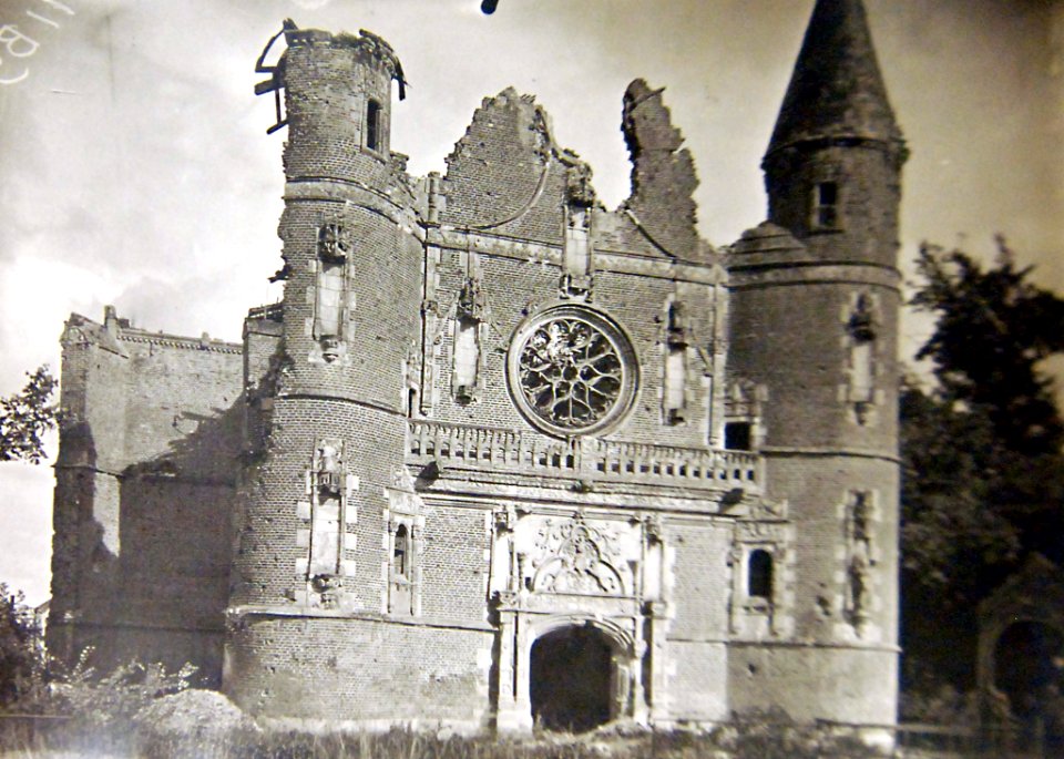 Façade of damaged building at Belloy-en-France, WWI (32170001081)