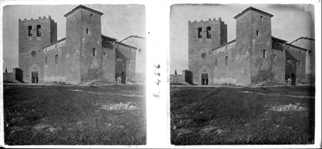 Façana de l ' abadia de Serrateix