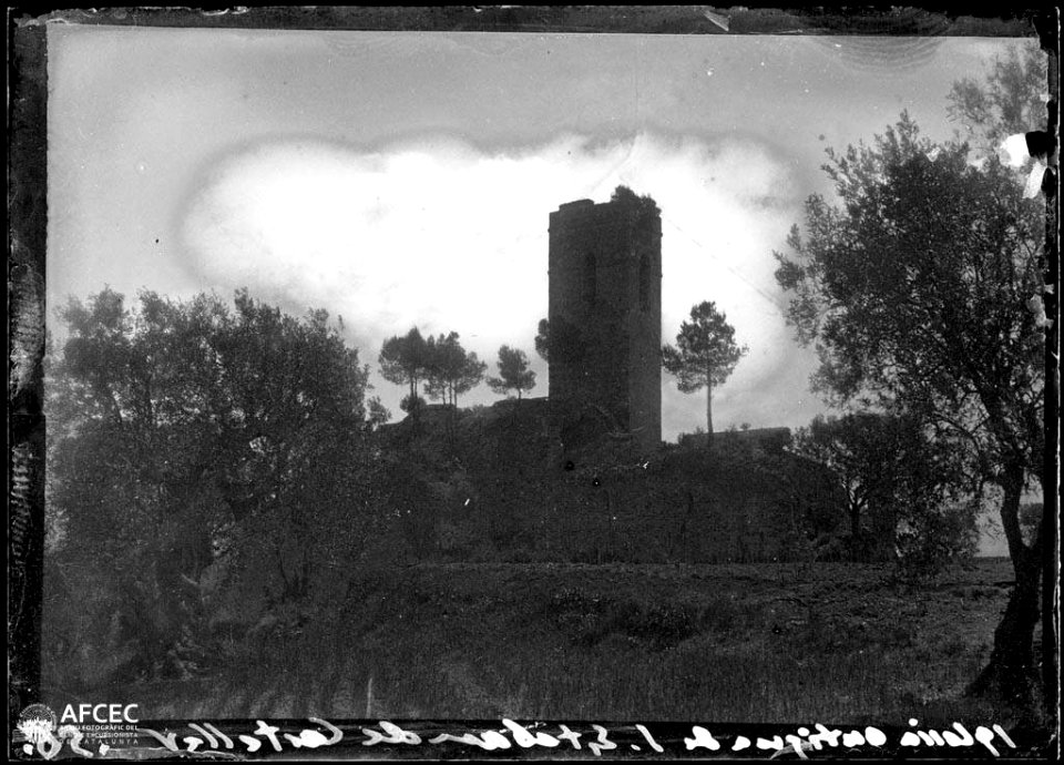 Façana de l'església de Sant Esteve de Castellar vell