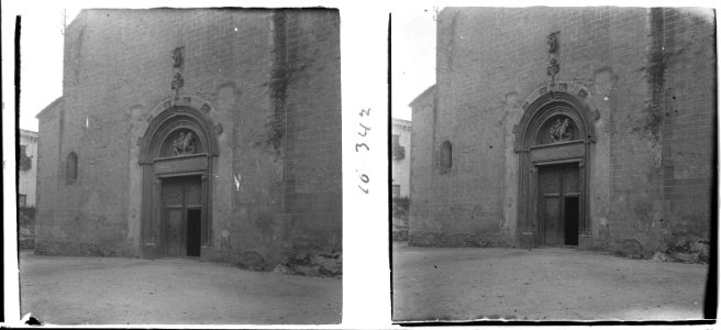 Façana de l'església d'Arenys de Munt a contrallum