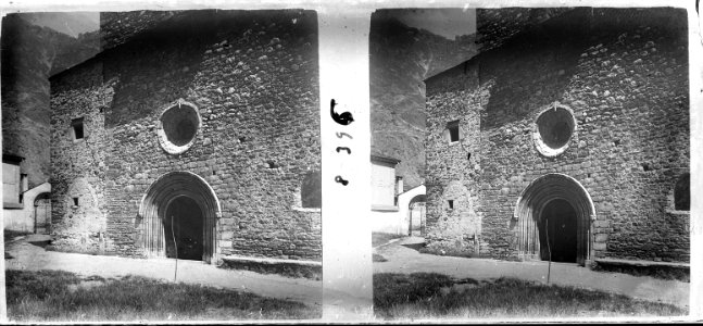 Façana de l'església de Benasc