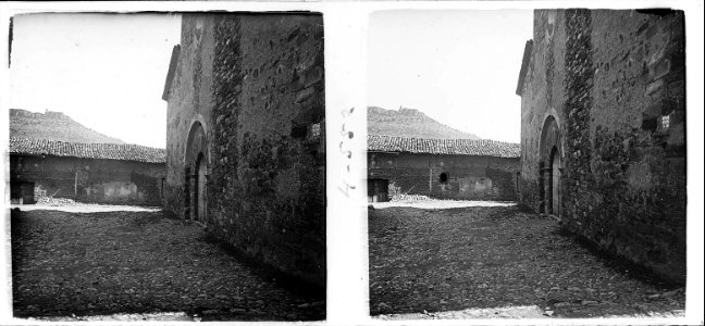 Façana de l'església i castell de Guàrdia de Noguera