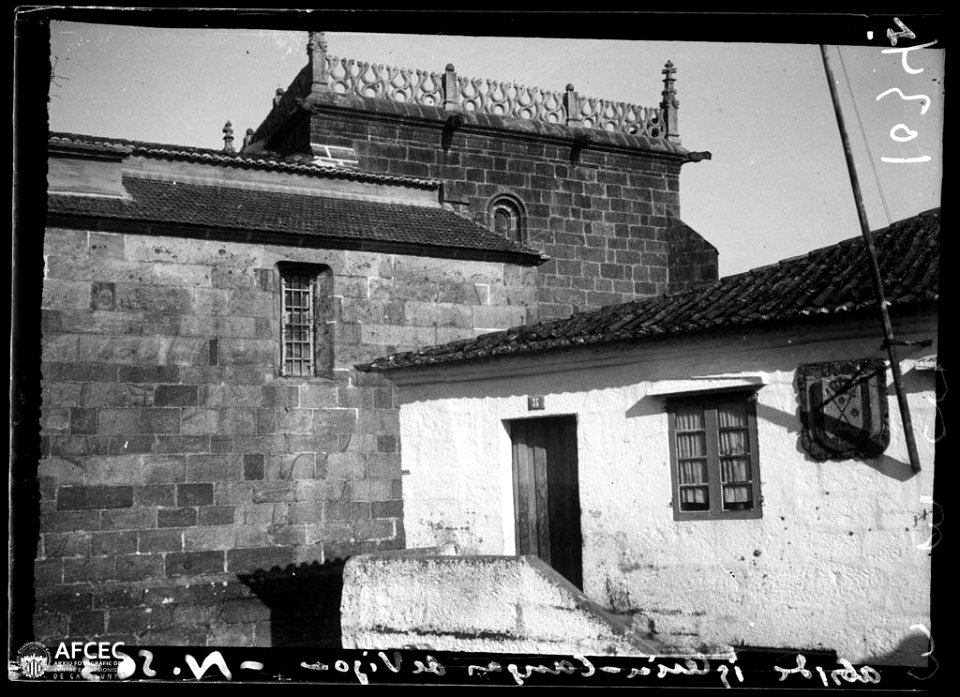 Façana d'una església de Cangas de Vigo