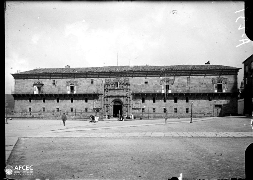 Façana de l'hostal dels Reis Catòlics a la plaça de l'Obradoiro de Santiago de Compostel·la