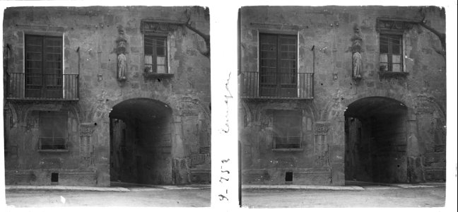 Façana de l ' antic hospital de Tarragona