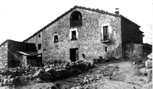 Façana de l'Hostal Cal Sant Pare photo