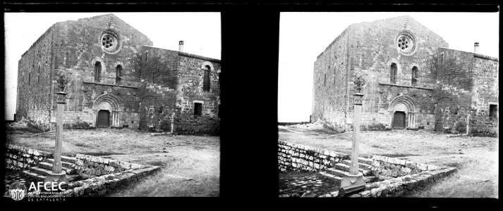 Façana de l'església del Castell-Monestir d'Escornalbou