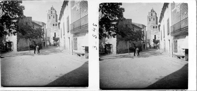 Façana i campanar de l'església de Sant Llorenç de la Muga