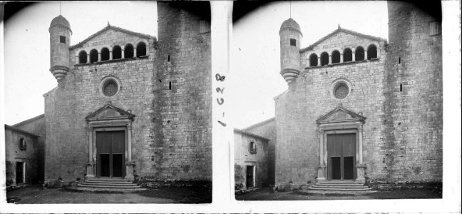 Façana principal de l'església de Fornells de la Selva