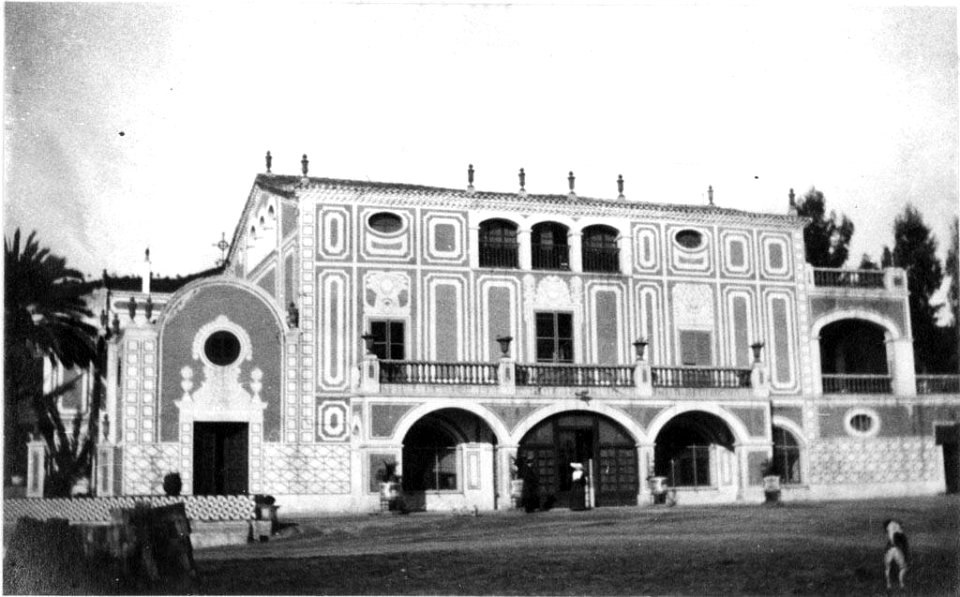 Façana esgrafiada de la Casa de Maternitat o Cal Frares