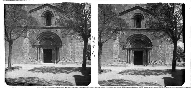 Façana principal de l'església de Cistella
