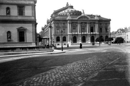 Façana del teatre de Ginebra (restored)
