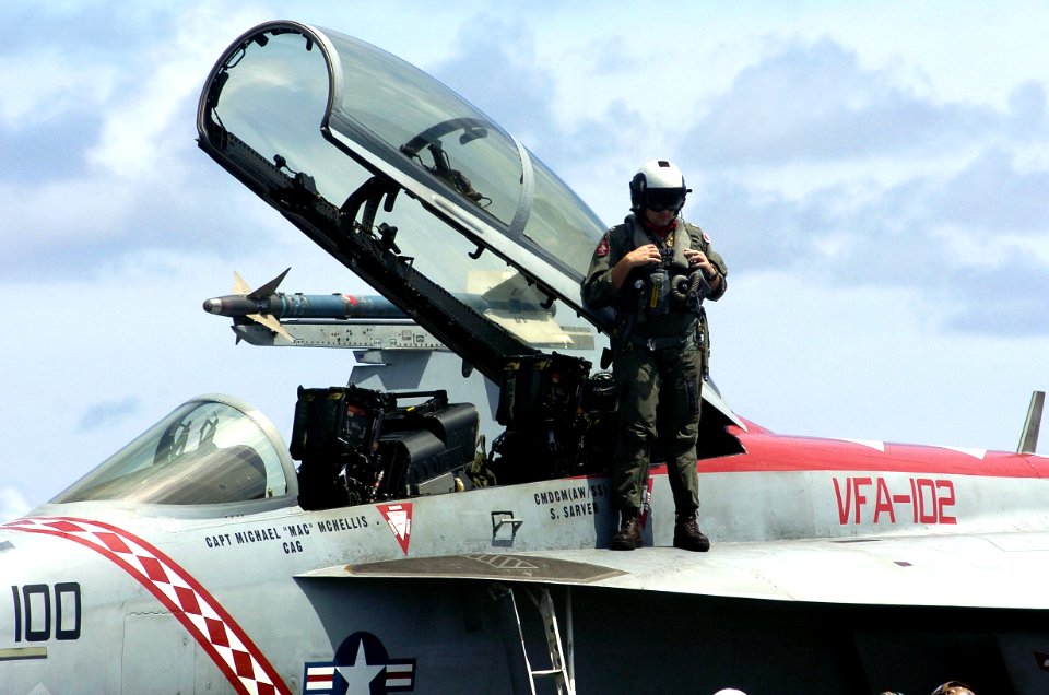 FD F-18F pilot VFA-102 CV-63 12Sep2006
