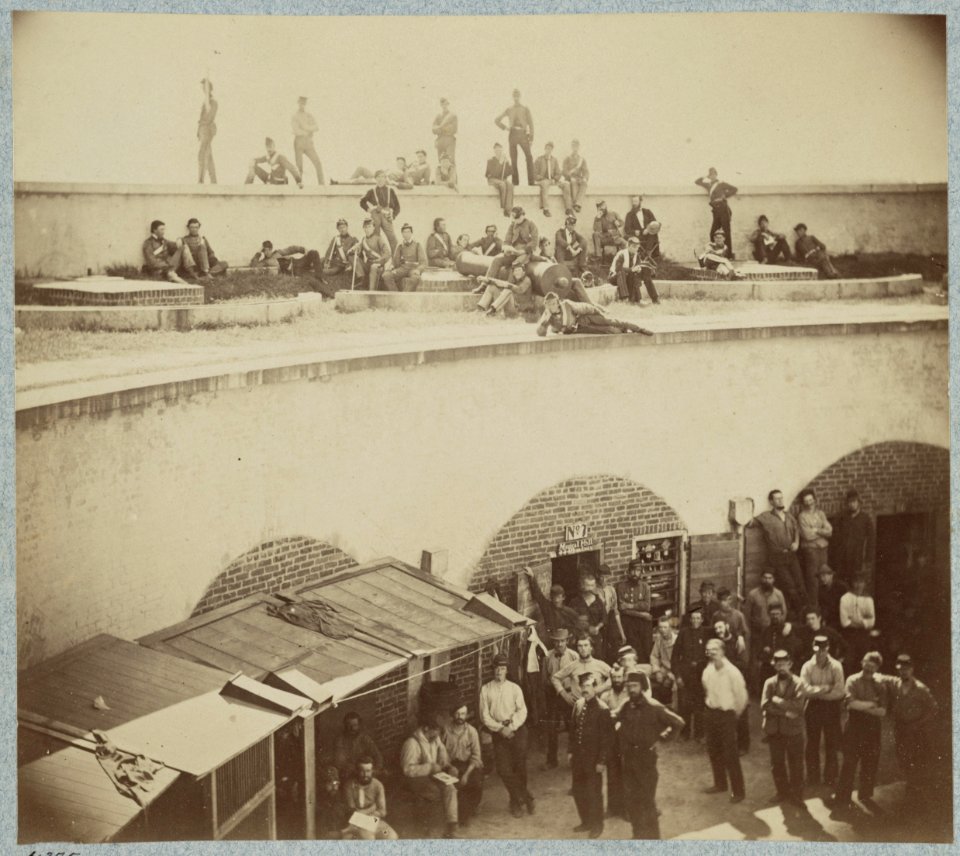 Federal prisoners captured at battle of Bull Run, Castle Pinkney (i.e. Pinckney), Charleston, S.C., August 1861 LCCN2013651612