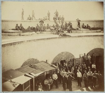 Federal prisoners captured at battle of Bull Run, Castle Pinkney (i.e. Pinckney), Charleston, S.C., August 1861 LCCN2013651612
