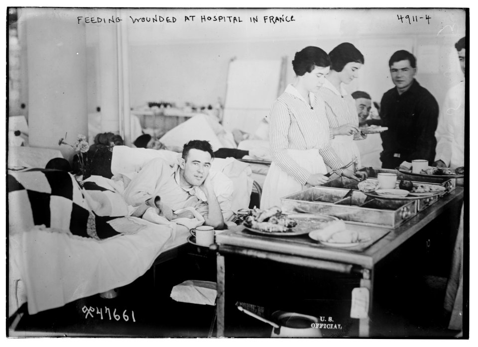 Feeding wounded hospital in France LCCN2014708942