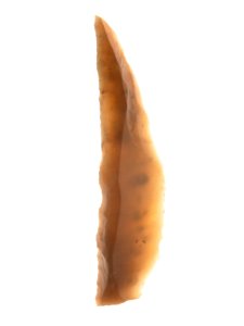 Federmesserspits (Tjongerspits) in silex, 13 700 tot 12 800 BP, vindplaats- Rekem, Het Kamp, 1984-1986, locus 5, coördinaten N 16 O 8, collectie Gallo-Romeins Museum Tongeren, RE 5-16-8-545