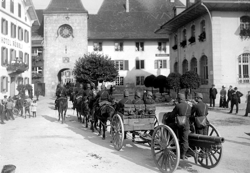 Feldartillerie auf dem Marsch - CH-BAR - 3237668