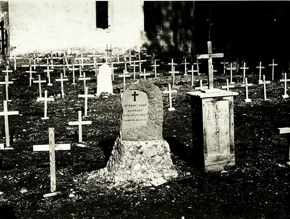 Feindlicher Soldatenfriedhof in Pian. (BildID 15419478)