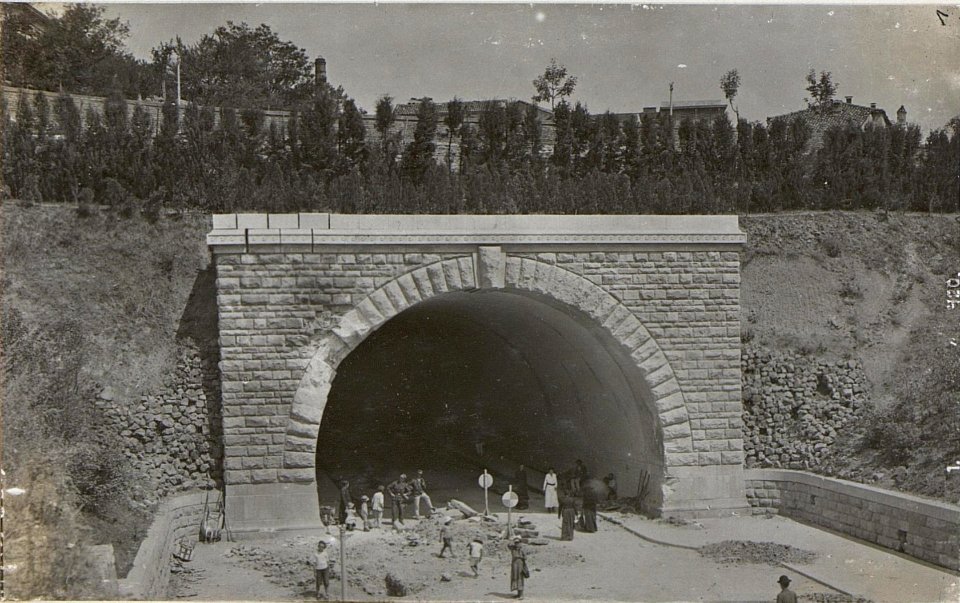 Feindl.Granateinschlag am 19.VIII.17.in Triest, Tunel Eingang von St.Marco. (BildID 15597798)
