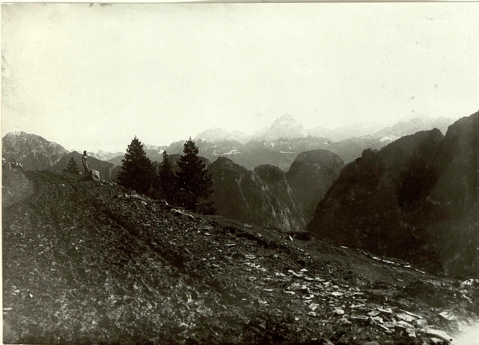 Feindliche Höhenzüge im Gesichtsfelde von Nassfeld. (BildID 15463288)