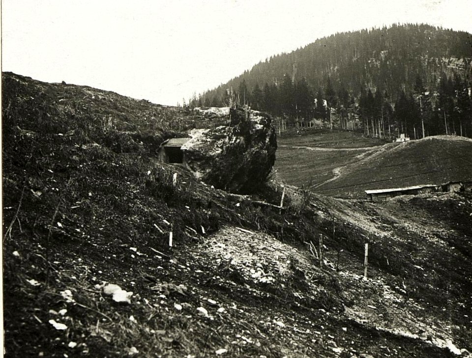 Feindliche Maschinengewehr-Kaverne bei Pian (BildID 15419541)