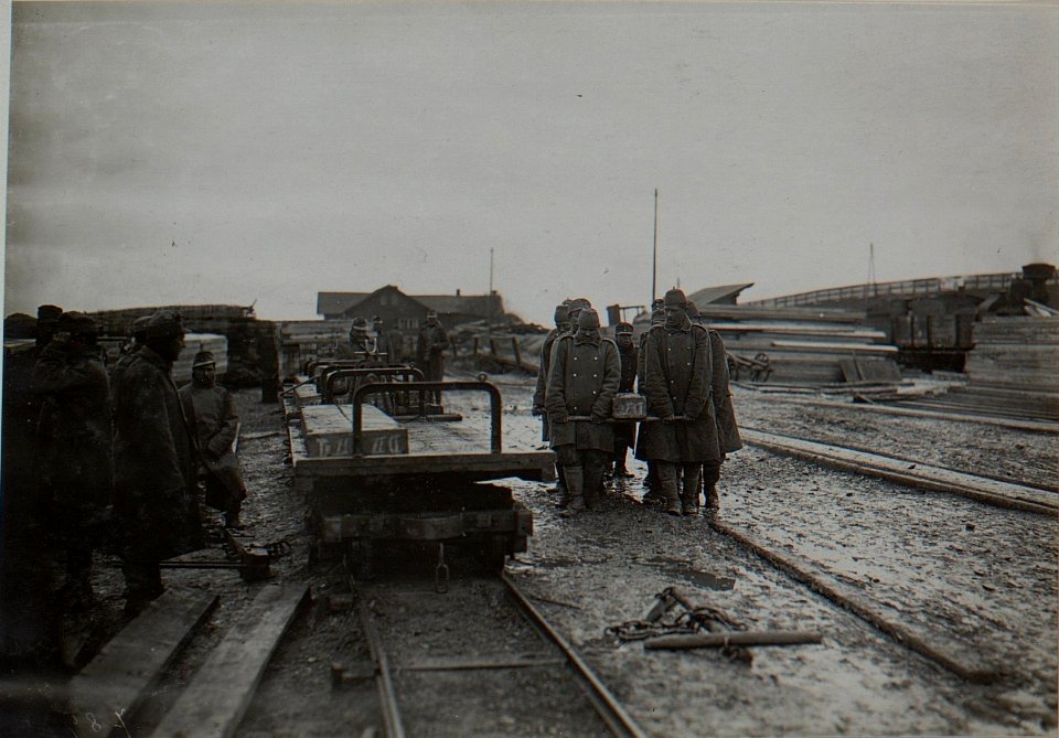 Feldbahn, Transport von Eisenbetonbalken (BildID 15442055)