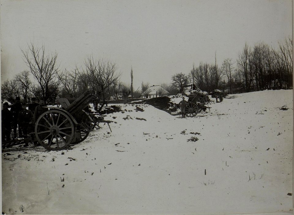 Feldhaubitz Batterie 3-12 früher 1 in Kotolostrika. (BildID 15448753)