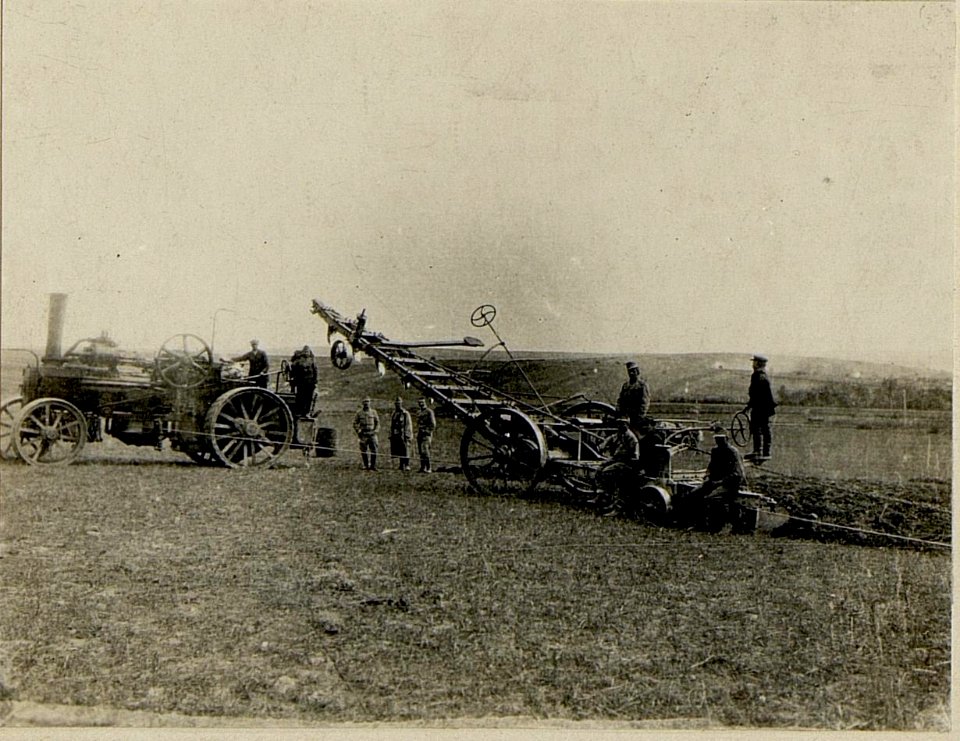 Feldarbeiten in Muzilow. (BildID 15524215)
