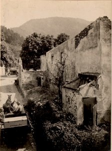 Feldkino in der zerschossenen Ortschaft Tarvis. Aufgenommen am 21. Mai 1916. (BildID 15475468)