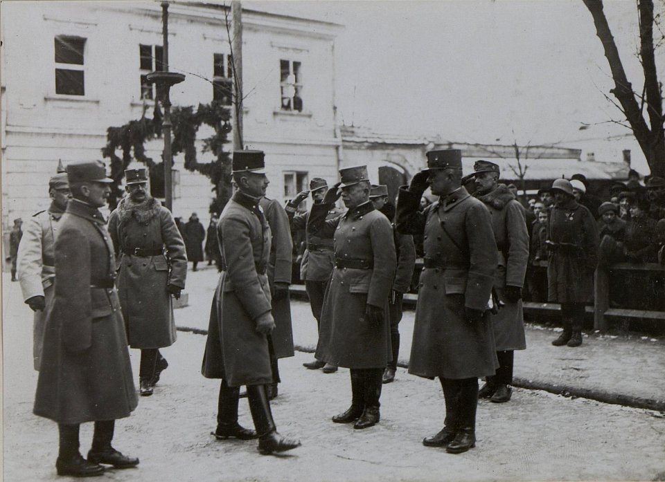 Feldmarschall Böhm-Ermolli besucht das zurückeroberte Brody. Meldung der kommandierenden Offiziere der Wiener Division (BildID 15445739)