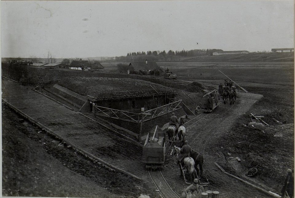 Feldbahn, Strecke beim Munitionsdepot, südlich Jezierna (BildID 15442027)
