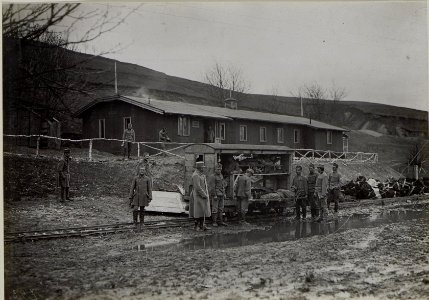 Feldbahn, Verwundetenabschub in Nesterowce bei der Divisionssanitätsanstalt 32 (BildID 15442083)