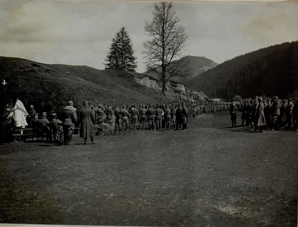 Feldmasse am 8-4.1917 Ostersonntag bei der 12.ITD. in Jakobeny (BildID 15453648)