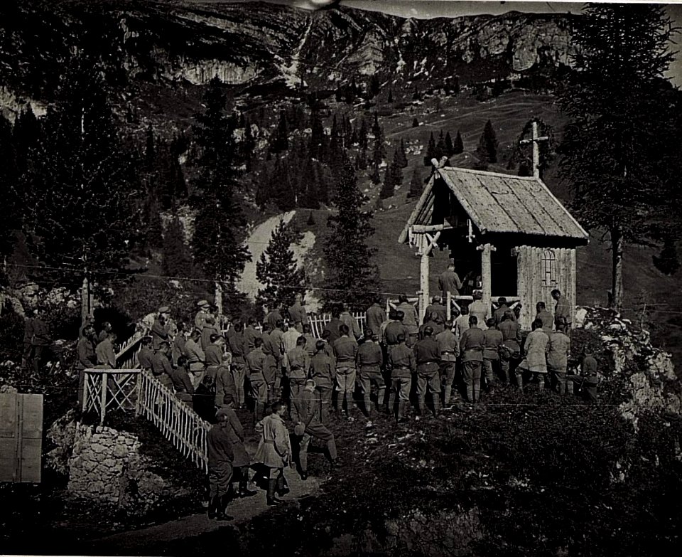 Feldmesse auf Campolongo. Kaiser Franz Josefs Namenstag, 4.10.1916. (BildID 15579033)