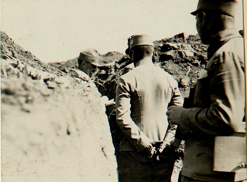 Feldmarschalleutnant Hofmann bei Infanterieregimant 103, Iszkow (BildID 15527401)
