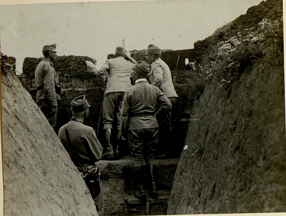 Feldmarschalleutnant Hofmann bei Feldjägerbataillon 32 (BildID 15527366)