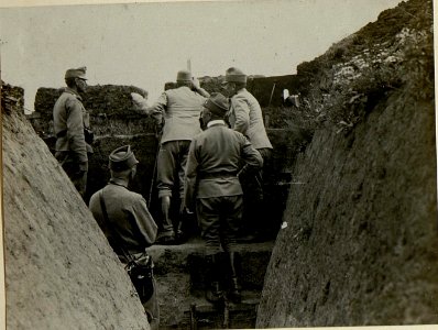 Feldmarschalleutnant Hofmann bei Feldjägerbataillon 32 (BildID 15527366)