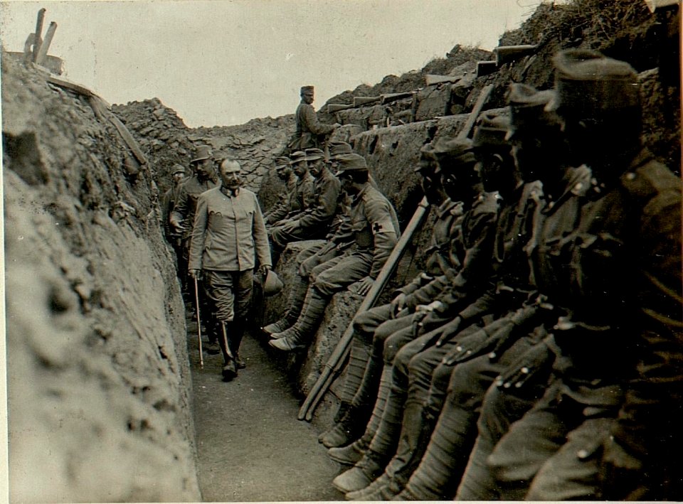 Feldmarschalleutnant Hofmann bei LIR.19 (BildID 15527408)