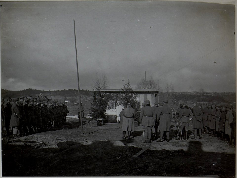 Feldmess beim 12.J.D.komdo am Christtage 1916. in Neagra Sarulin. (BildID 15452085)