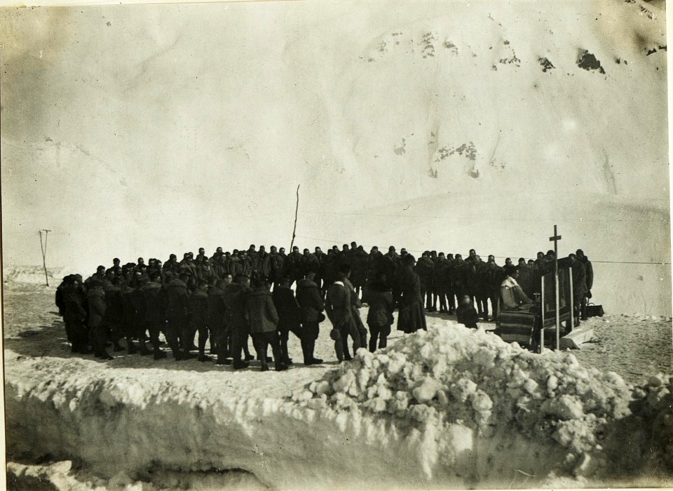 Feldmesse bei der Hochgebirgskomp.5.Rattendorfer-Alpe. (28-4.1917.) (BildID 15500687)