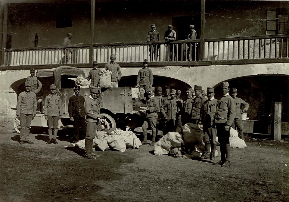 Feldpost Nro.302. Ankunft der Feldpost Kötschach. Aufgenommen, am 25. September 1915. (BildID 15460279)