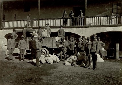 Feldpost Nro.302. Ankunft der Feldpost Kötschach. Aufgenommen, am 25. September 1915. (BildID 15460279)