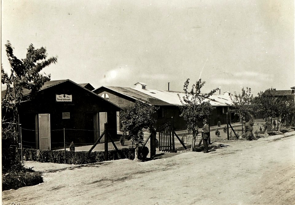 Feldspital 2-16 in Prvacina, Außenansicht, 10.5.1916. (BildID 15594796)