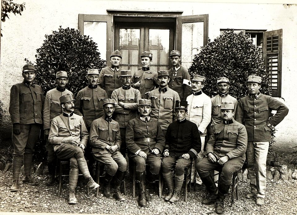 Feldspital 2-16 in Prvacina, Ärztepersonal, 10.5.1916. (BildID 15594845)