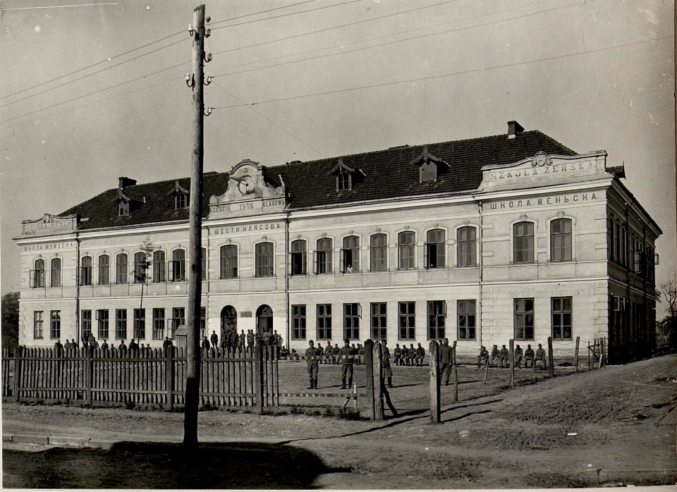Feldspital 3-13. Aufgenommen am 6.V.1916. TLUMACZ. (BildID 15537388)