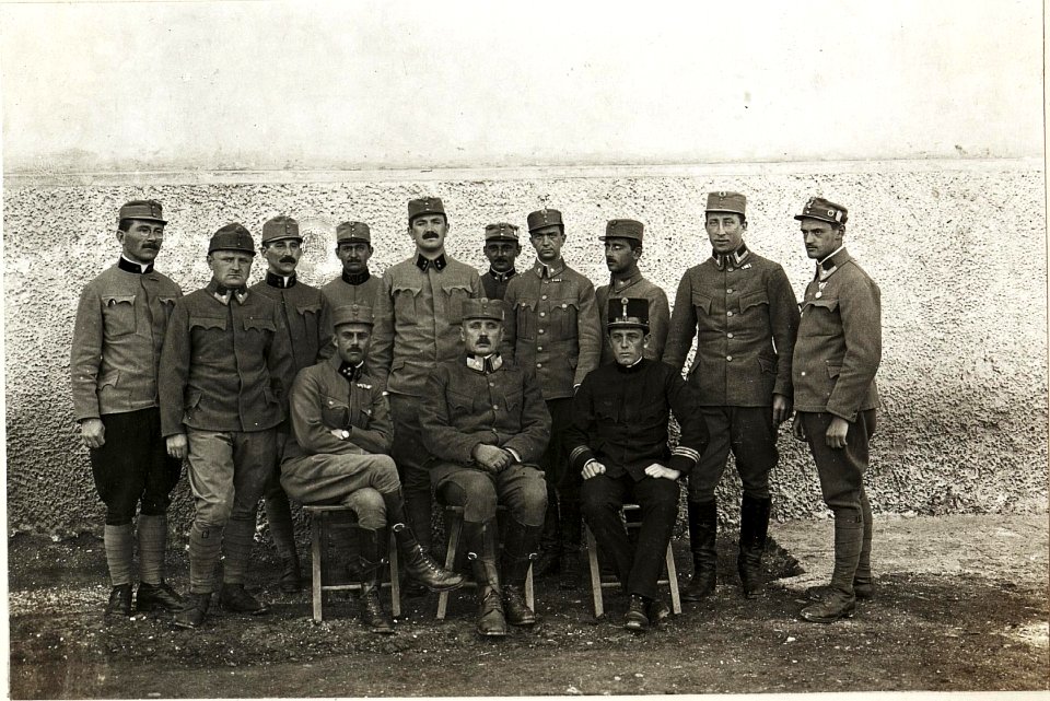 Feldspital 2-16 in Prvacina, Ärztepersonal, 10.5.1916. (BildID 15594859)