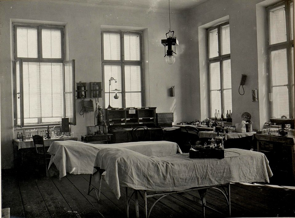 Feldspital 3-13, Operationssaal. Aufgen.am 6.V.1916. TLUMACZ. (BildID 15537423)