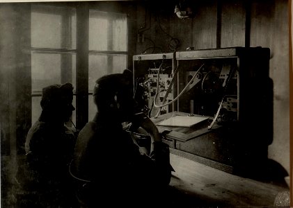 Feldraiostation DOBRATSCH - ROSSKOFELSPITZE. Empfangs - und Gebeapparat. (BildID 15480034)